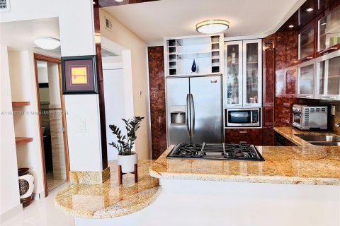 Condo in Hallandale Beach, Florida, 1 bedroom  № 1389943 - photo 7