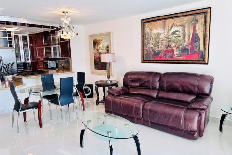 Condo in Hallandale Beach, Florida, 1 bedroom  № 1389943 - photo 6