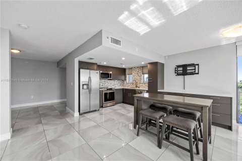 Copropriété à vendre à North Miami Beach, Floride: 2 chambres, 124.49 m2 № 1389944 - photo 2