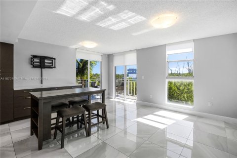 Copropriété à vendre à North Miami Beach, Floride: 2 chambres, 124.49 m2 № 1389944 - photo 4