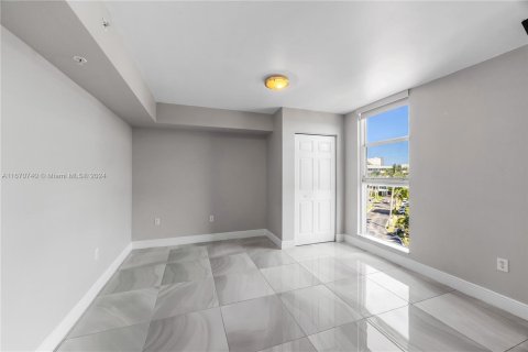 Condominio en venta en North Miami Beach, Florida, 2 dormitorios, 124.49 m2 № 1389944 - foto 9