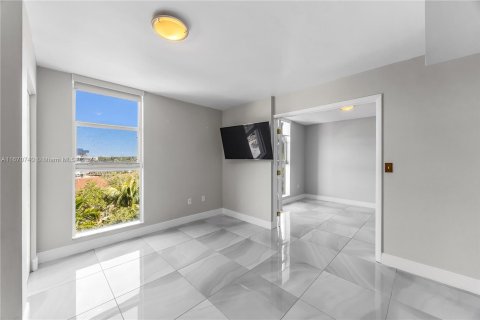 Copropriété à vendre à North Miami Beach, Floride: 2 chambres, 124.49 m2 № 1389944 - photo 10