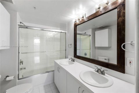 Copropriété à vendre à North Miami Beach, Floride: 2 chambres, 124.49 m2 № 1389944 - photo 15