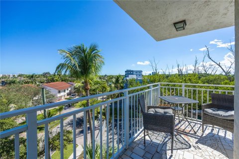 Copropriété à vendre à North Miami Beach, Floride: 2 chambres, 124.49 m2 № 1389944 - photo 17