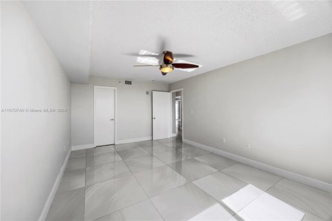 Copropriété à vendre à North Miami Beach, Floride: 2 chambres, 124.49 m2 № 1389944 - photo 12