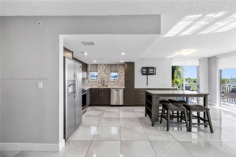 Copropriété à vendre à North Miami Beach, Floride: 2 chambres, 124.49 m2 № 1389944 - photo 3