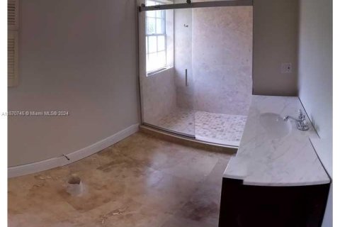 Condo in Miami, Florida, 4 bedrooms  № 1389946 - photo 4