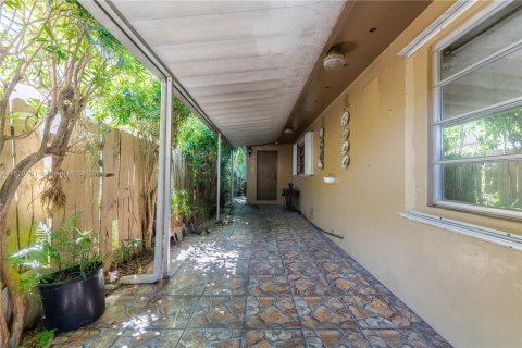 Casa en venta en Miami, Florida, 4 dormitorios, 170.38 m2 № 1389948 - foto 23