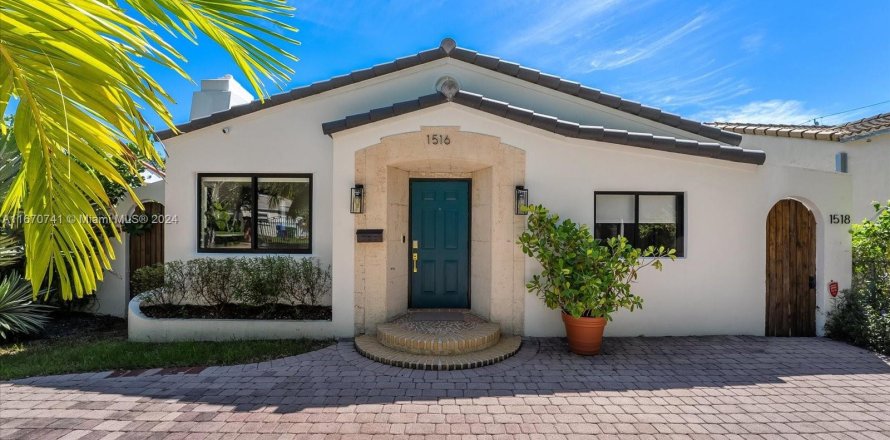 Villa ou maison à Miami, Floride 4 chambres, 192.87 m2 № 1389945