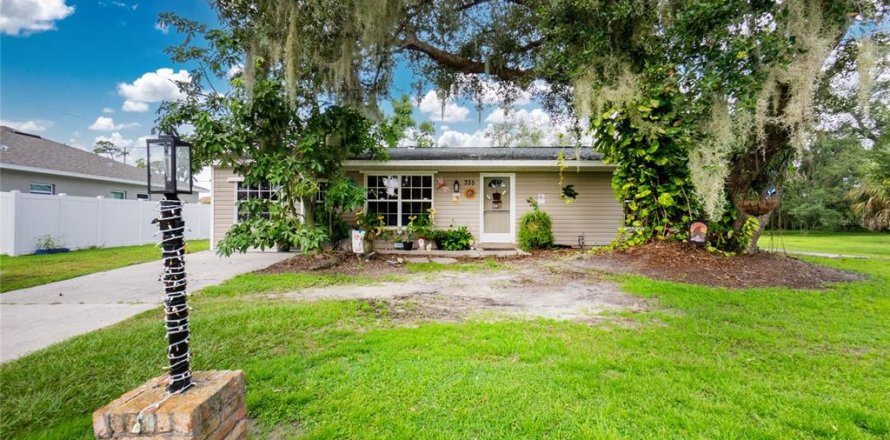 House in Port Charlotte, Florida 3 bedrooms, 147.81 sq.m. № 1369953