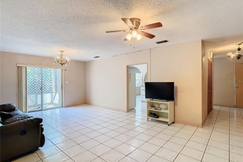 House in Tampa, Florida 3 bedrooms, 147.71 sq.m. № 1370021 - photo 9