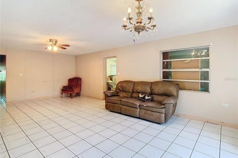 House in Tampa, Florida 3 bedrooms, 147.71 sq.m. № 1370021 - photo 12