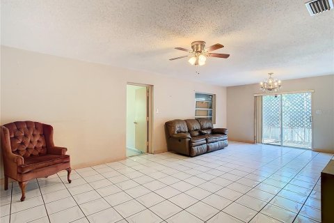 Villa ou maison à vendre à Tampa, Floride: 3 chambres, 147.71 m2 № 1370021 - photo 10