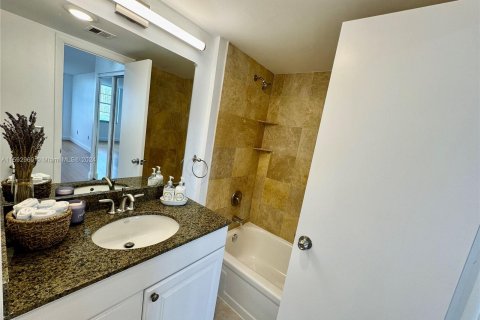 Condo in Aventura, Florida, 2 bedrooms  № 1184462 - photo 29