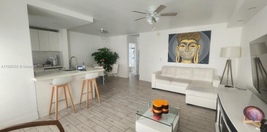 Condo in Miami Beach, Florida, 1 bedroom  № 929358