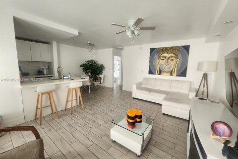 Condo in Miami Beach, Florida, 1 bedroom  № 929358 - photo 4