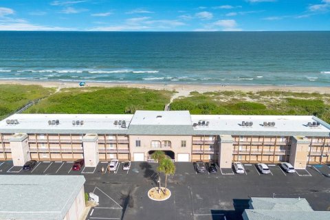 Condominio en venta en Cocoa Beach, Florida, 2 dormitorios, 83.61 m2 № 1384736 - foto 1