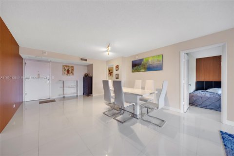 Condominio en venta en Miami Beach, Florida, 2 dormitorios, 119.84 m2 № 1345429 - foto 5