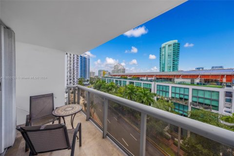 Condominio en venta en Miami Beach, Florida, 2 dormitorios, 119.84 m2 № 1345429 - foto 1