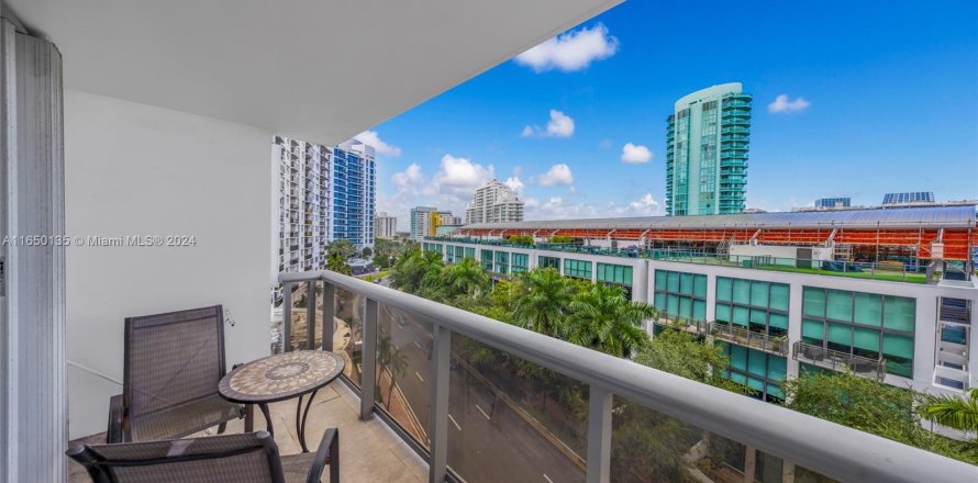 Condominio en Miami Beach, Florida, 2 dormitorios  № 1345429