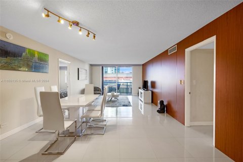 Condominio en venta en Miami Beach, Florida, 2 dormitorios, 119.84 m2 № 1345429 - foto 6