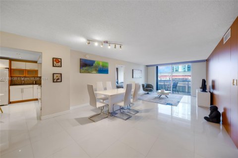 Condominio en venta en Miami Beach, Florida, 2 dormitorios, 119.84 m2 № 1345429 - foto 3