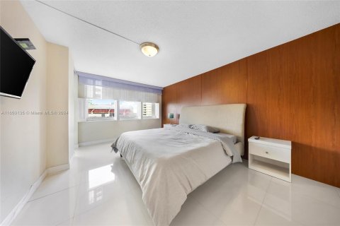 Condominio en venta en Miami Beach, Florida, 2 dormitorios, 119.84 m2 № 1345429 - foto 18