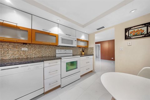 Condominio en venta en Miami Beach, Florida, 2 dormitorios, 119.84 m2 № 1345429 - foto 9