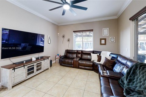 House in Miami, Florida 4 bedrooms, 189.52 sq.m. № 1333258 - photo 16