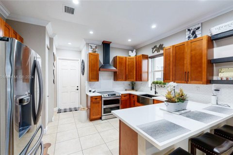 Casa en venta en Miami, Florida, 4 dormitorios, 189.52 m2 № 1333258 - foto 14