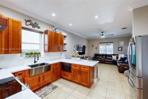 Casa en venta en Miami, Florida, 4 dormitorios, 189.52 m2 № 1333258 - foto 11