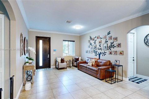 Casa en venta en Miami, Florida, 4 dormitorios, 189.52 m2 № 1333258 - foto 10