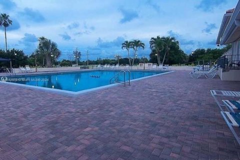 Condominio en venta en Lauderhill, Florida, 2 dormitorios, 90.3 m2 № 1345770 - foto 3