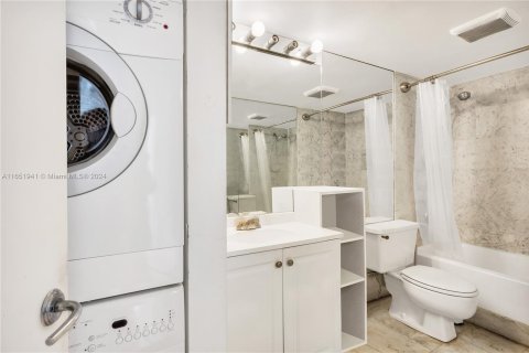 Condo in Miami Beach, Florida, 1 bedroom  № 1345846 - photo 18