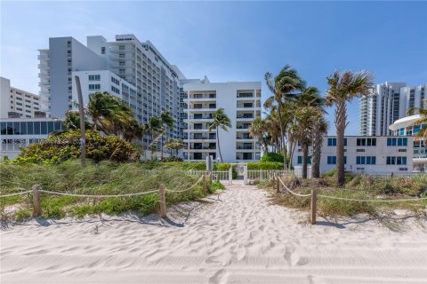 Copropriété à vendre à Miami Beach, Floride: 1 chambre, 69.77 m2 № 1345846 - photo 15