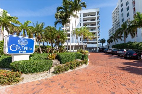 Condo in Miami Beach, Florida, 1 bedroom  № 1345846 - photo 12