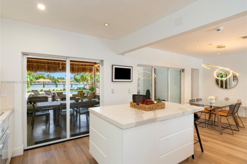 Casa en venta en Miami Beach, Florida, 4 dormitorios, 190.08 m2 № 1345847 - foto 8