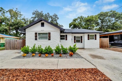 Casa en venta en Tampa, Florida, 4 dormitorios, 202.81 m2 № 1369609 - foto 1