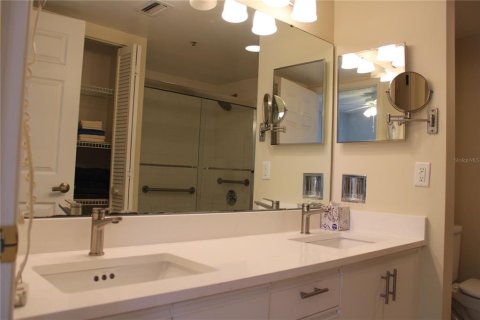 Condo in Palmetto, Florida, 2 bedrooms  № 1369678 - photo 17