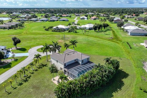 Villa ou maison à vendre à Punta Gorda, Floride: 4 chambres, 345.6 m2 № 1376132 - photo 2