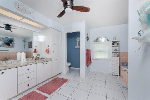 House in North Port, Florida 3 bedrooms, 208.38 sq.m. № 1308793 - photo 27