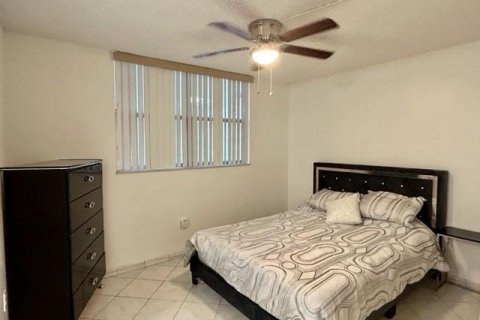 Купить кондоминиум в Тамарак, Флорида 2 спальни, 88.26м2, № 935287 - фото 22