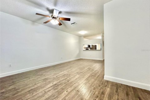 Townhouse in Tampa, Florida 2 bedrooms, 107.02 sq.m. № 1350702 - photo 5