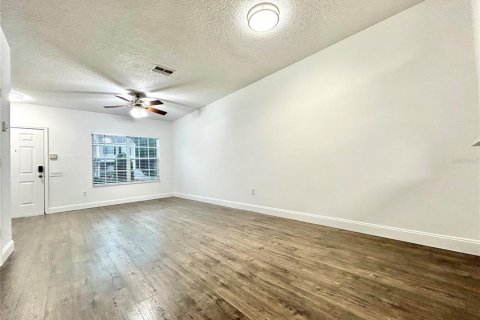 Touwnhouse à louer à Tampa, Floride: 2 chambres, 107.02 m2 № 1350702 - photo 4