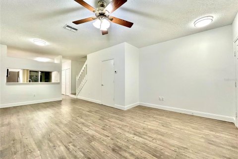 Townhouse in Tampa, Florida 2 bedrooms, 107.02 sq.m. № 1350702 - photo 9