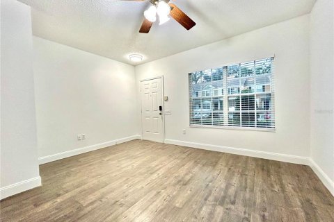 Touwnhouse à louer à Tampa, Floride: 2 chambres, 107.02 m2 № 1350702 - photo 17