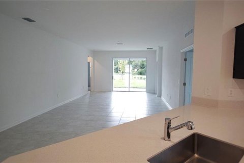 Villa ou maison à louer à Winter Haven, Floride: 4 chambres, 195.93 m2 № 1350703 - photo 5