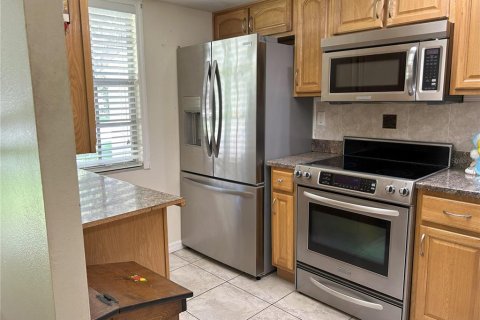 Condo in Port Richey, Florida, 2 bedrooms  № 1344970 - photo 6