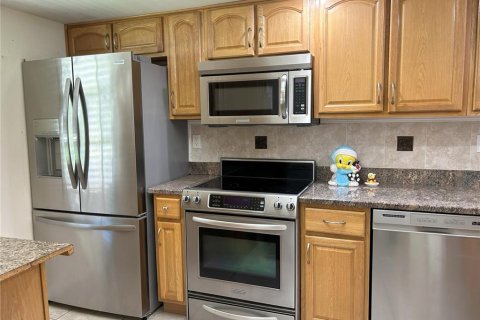 Condo in Port Richey, Florida, 2 bedrooms  № 1344970 - photo 8