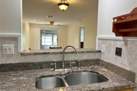 Condo in Port Richey, Florida, 2 bedrooms  № 1344970 - photo 10